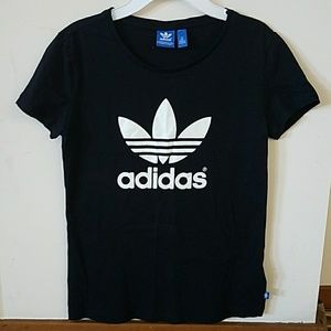 Adidas basic tee with logo size XS